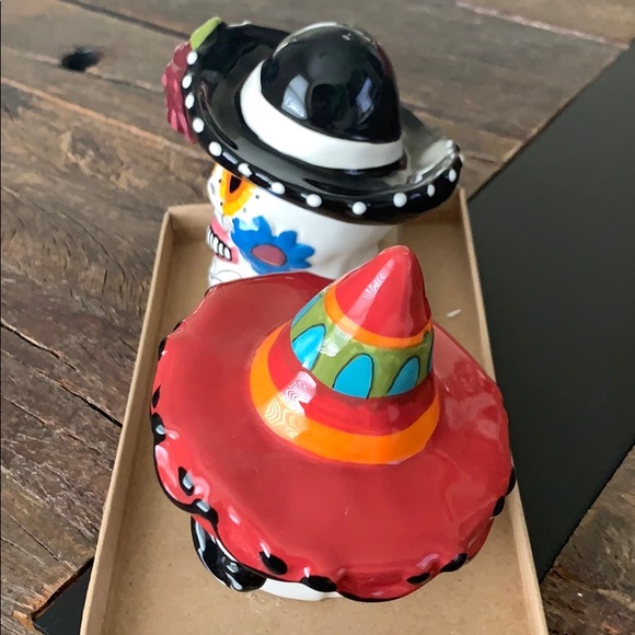 Blue Sky Halloween Skull Salt & Pepper Shakers - Picture 5 of 8